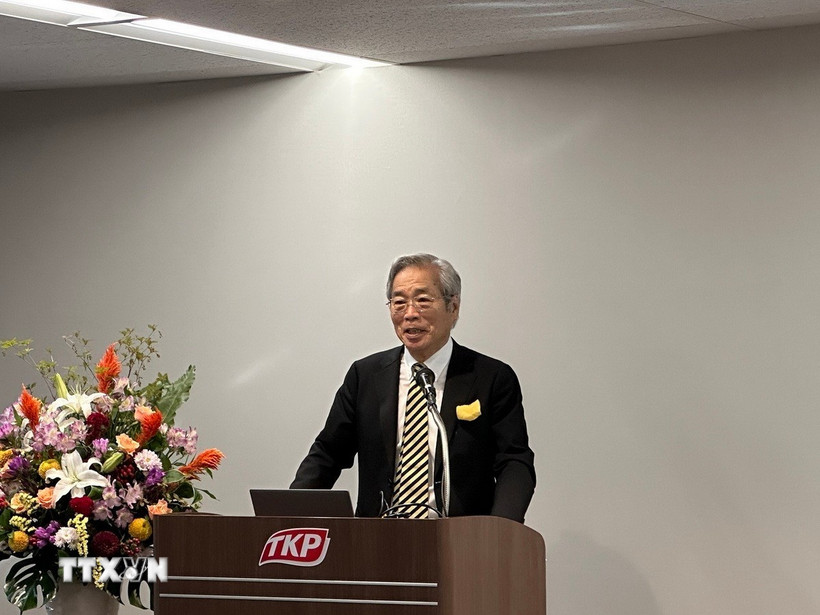 Giáo sư Yuji Suzuki, Chủ tịch Liên hiệp các Hội UNESCO Nhật Bản, Tổng thư ký Liên hiệp các Hội UNESCO Châu Á-Thái Bình Dương phát biểu tại hội nghị. (Ảnh: Nguyễn Tuyến/TTXVN)