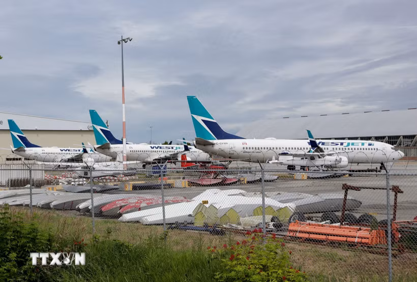 Máy bay của hãng hàng không WestJet tại sân bay quốc tế Vancouver ở Richmond, British Columbia, Canada. (Ảnh: THX/TTXVN)