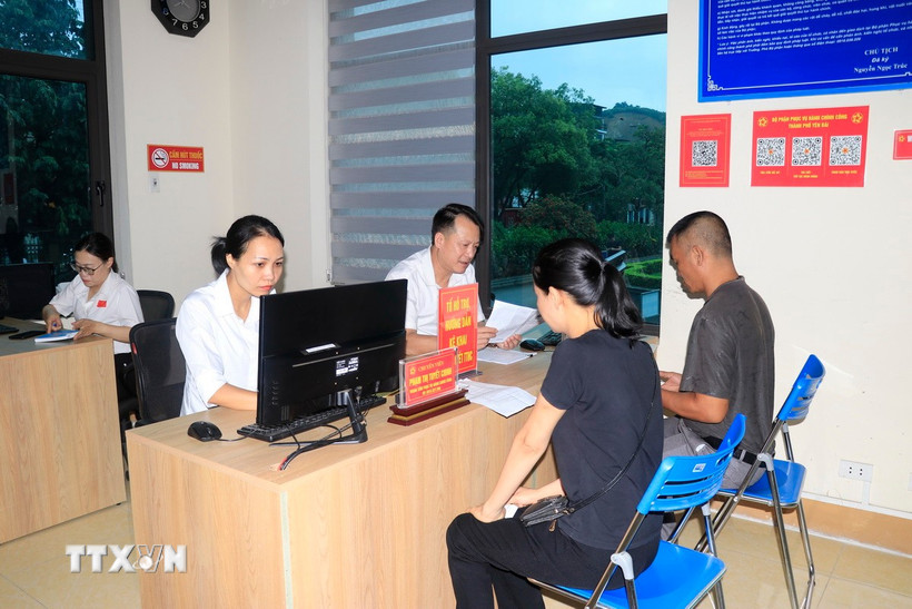 Lào Cai đảm bảo thủ tục hành chính cho người dân được nhanh, gọn. (Ảnh: Đinh Thùy/TTXVN)