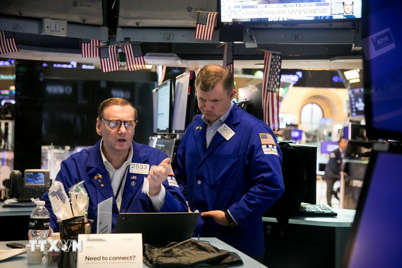 Giao dịch viên tại Sàn giao dịch chứng khoán New York, Mỹ. (Ảnh: THX/TTXVN)