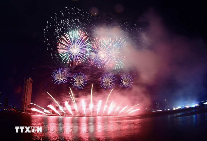 Màn trình diễn pháo hoa của đội Hàn Quốc. (Ảnh: Trần Lê Lâm/TTXVN)