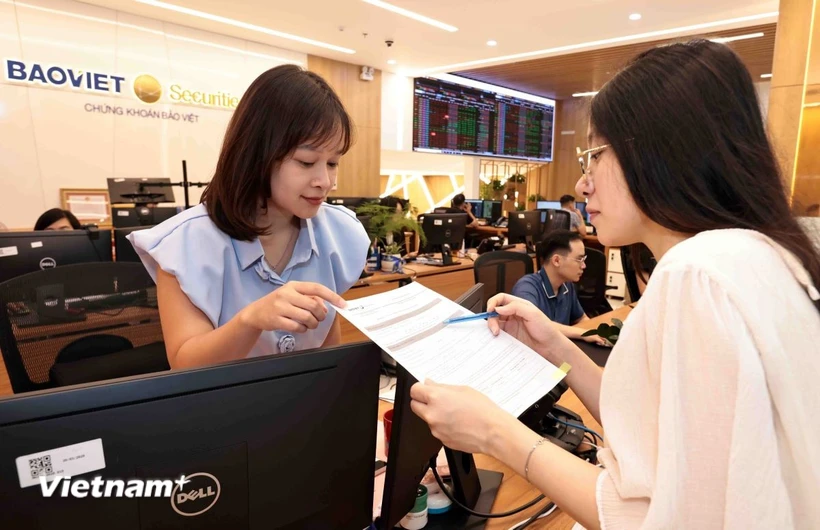 VN-Index lên cao nhất trong hơn 3 năm nhờ nhóm cổ phiếu vốn hóa lớn