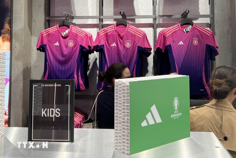 Một cửa hàng của Adidas. (Ảnh: Phương Hoa/TTXVN)