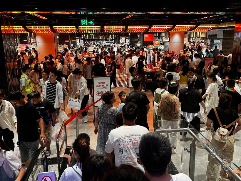 Mua sắm tại Pang Dong Lai. (Ảnh: thinkchina)