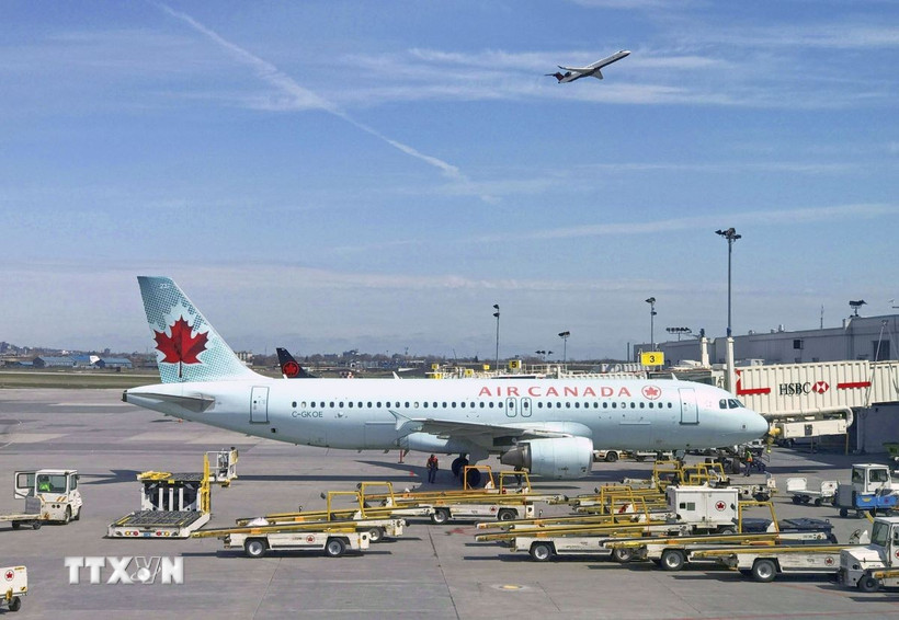 Máy bay của hãng hàng không Air Canada tại sân bay Trudeau, gần Montreal. (Ảnh: AFP/TTXVN)