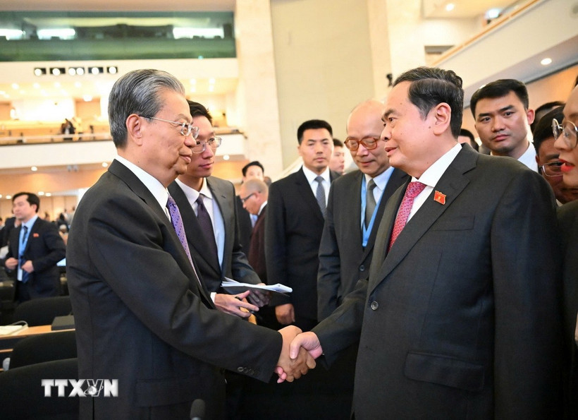 Chủ tịch Quốc hội Trần Thanh Mẫn gặp Chủ tịch Nhân đại toàn quốc Trung Quốc Triệu Lạc Tế. (Ảnh: TTXVN phát)