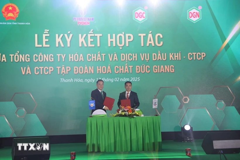 Lễ ký kết với đối tác chiến lược tại lễ khởi công Dự án số 1 Tổ hợp hóa chất Đức Giang-Nghi Sơn. (Ảnh: Việt Hoàng/TTXVN)