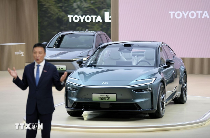 Mẫu xe điện bZ7 của Toyota. (Ảnh: Kyodo/TTXVN)