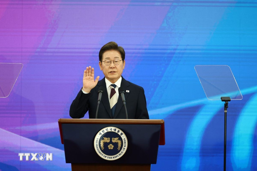 Ông Lee Jae Myung tuyên thệ nhậm chức Tổng thống Hàn Quốc tại Quốc hội ở Seoul ngày 4/6/2025. (Ảnh: THX/TTXVN)