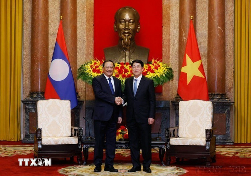 Chủ tịch nước Lương Cường tiếp Thủ tướng Lào Sonexay Siphandone sang Việt Nam tham dự Hội nghị thượng đỉnh Diễn đàn Đối tác vì tăng trưởng xanh và mục tiêu toàn cầu (P4G) lần thứ tư (Hà Nội, 17/4/2025). (Ảnh: Lâm Khánh/TTXVN)