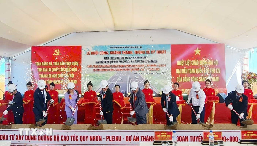 Lễ khởi công Dự án thành phần 3 thuộc Dự án đầu tư xây dựng đường bộ cao tốc Quy Nhơn-Pleiku. (Ảnh: Hồng Điệp/TTXVN)