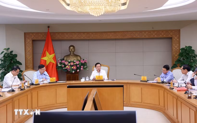 Phó Thủ tướng Trần Hồng Hà chủ trì cuộc làm việc. (Ảnh: Văn Điệp/TTXVN)