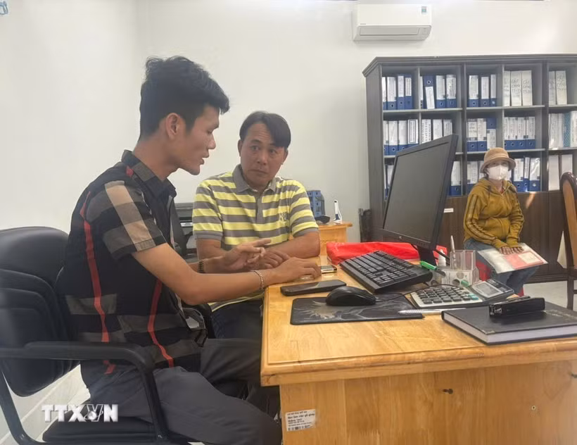 Đến nay, trên địa bàn Thành phố Hồ Chí Minh có 80 tàu cá đã thí điểm cài đặt Nhật ký điện tử trên tàu cá, bước đầu đem lại hiệu quả cao. (Ảnh: Hoàng Nhị/TTXVN)