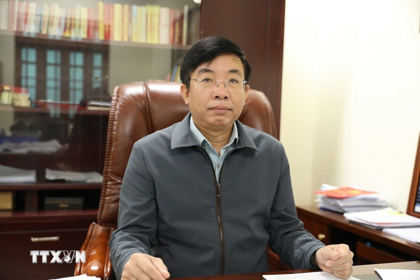 Ông Nguyễn Văn Cường, Phó Bí thư Đảng ủy, Chủ tịch Ủy ban Nhân dân phường Nam Hoa Lư, tỉnh Ninh Bình góp ý vào dự thảo văn kiện Đại hội XIV của Đảng. (Ảnh: Đức Phương/TTXVN)