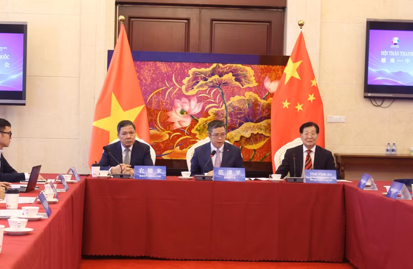 Đại sứ Việt Nam tại Trung Quốc Phạm Thanh Bình (giữa) phát biểu khai mạc Hội thảo. (Ảnh: Hải Yến/TTXVN)