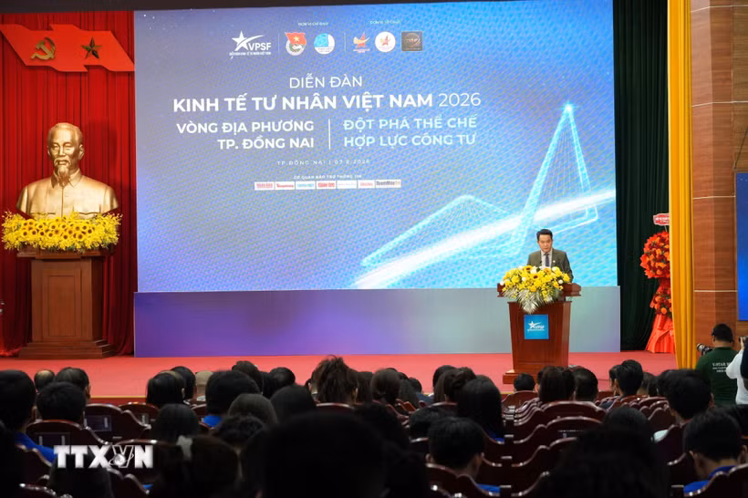 Ông Đặng Hồng Anh - Phó Chủ tịch Hội Liên hiệp Thanh niên Việt Nam, Chủ tịch Hội Doanh nhân trẻ Việt Nam phát biểu tại Diễn đàn. (Ảnh: Sỹ Tuyên/TTXVN)