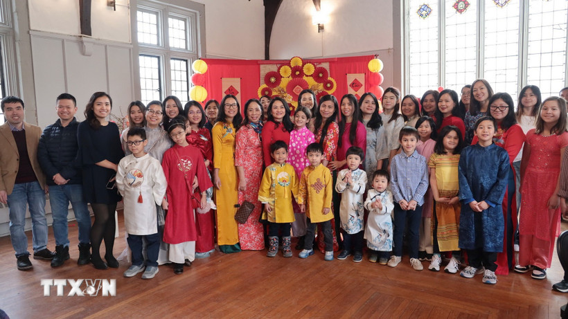 Các gia đình Việt Nam đang sinh sống và làm việc Liên hợp quốc, tập đoàn IBM và các quỹ tài chính tại Manhattan cùng nhau sum họp đón Tết. (Ảnh: Lê Hoàng/TTXVN)