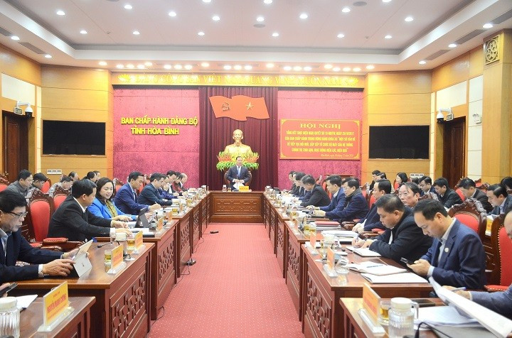 Quang cảnh một hội nghị về sắp xếp tổ chức bộ máy của hệ thống chính trị tại tỉnh Hòa Bình. (Ảnh: Cổng Thông tin Điện tử tỉnh Hòa Bình)