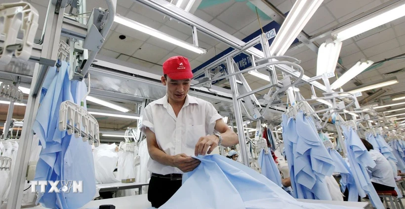 Sản xuất ngành dệt may xuất khẩu sang châu Âu. (Ảnh: Đỗ Phương Anh/TTXVN)