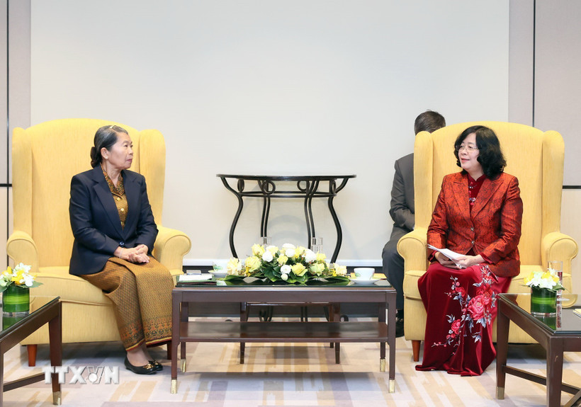 Chủ tịch Ủy ban Trung ương Mặt trận Tổ quốc Việt Nam Bùi Thị Minh Hoài tiếp đồng chí Men Sam An, Phó Chủ tịch Đảng Nhân dân Campuchia, Chủ tịch Hội đồng quốc gia Mặt trận Đoàn kết và Phát triển Tổ quốc Campuchia. (Ảnh: An Đăng/TTXVN)