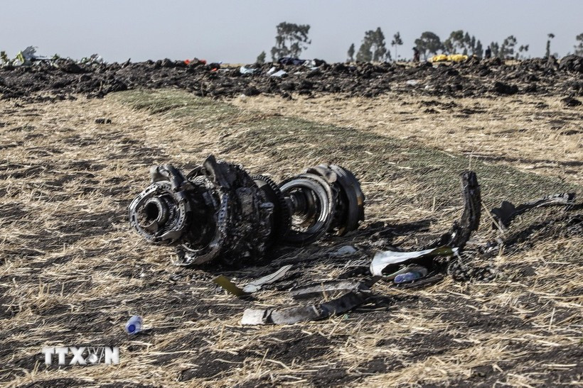 Hiện trường vụ rơi máy bay Boeing 737 MAX của Hãng hàng không Ethiopian Airlines gần Bishoftu, Ethiopia, ngày 11/3/2019. (Ảnh: AFP/TTXVN)