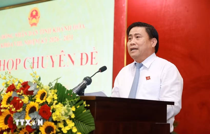 Ông Lâm Đông, Phó Bí thư Tỉnh ủy, Chủ tịch Hội đồng Nhân dân tỉnh Khánh Hòa, phát biểu. (Ảnh: Xuân Triệu/TTXVN)