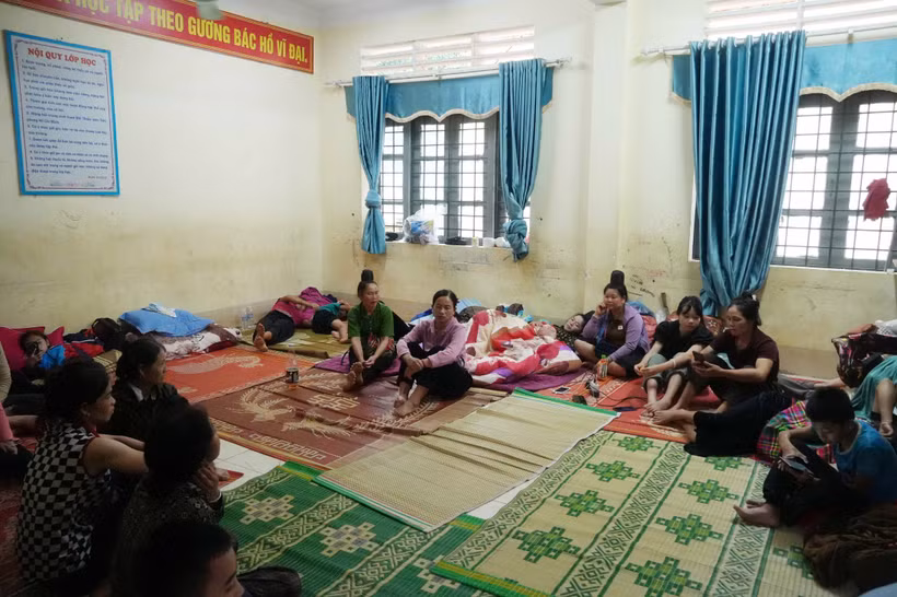 Gần 1000 người dân ở bản Noong Thăng, xã Mường Than được di dời về tại các điểm trường THCS và Tiểu học Pắc Ta, xã Pắc Ta để tránh lũ. (Ảnh: Nguyễn Oanh/TTXVN)