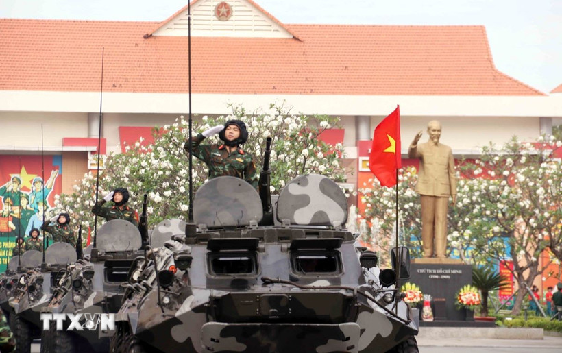Chương trình duyệt đội hình, đội ngũ lực lượng vũ trang Thành phố Hồ Chí Minh. (Ảnh: Xuân Khu/TTXVN)