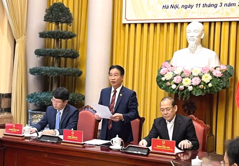 Phó Chủ nhiệm Văn phòng Chủ tịch nước Phạm Thanh Hà công bố Lệnh của Chủ tịch nước công bố Luật Ban hành văn bản quy phạm pháp luật vừa được Quốc hội thông qua. (Ảnh: Báo Điện tử Chính phủ)