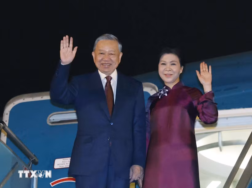 Tổng Bí thư, Chủ tịch nước Tô Lâm và Phu nhân rời Hà Nội, lên đường thăm cấp Nhà nước đến Trung Quốc. (Ảnh: Thống Nhất/TTXVN)