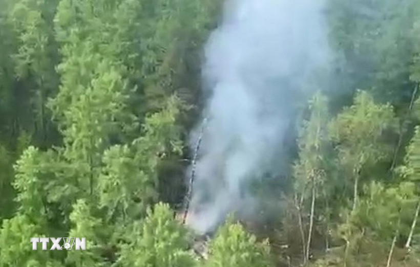 Hiện trường vụ tai nạn máy bay chở khách An-24 ở tỉnh Amur thuộc vùng Viễn Đông của Nga. (Ảnh: TASS/TTXVN)