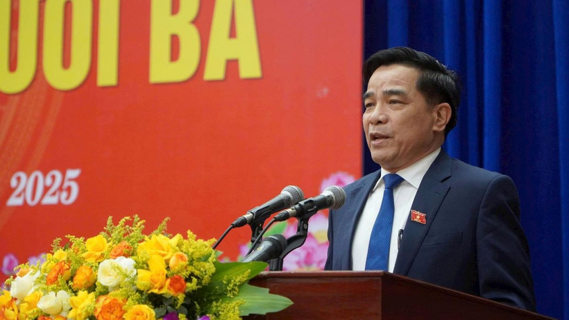 Ông Lê Văn Dũng phát biểu tại kỳ họp. (Ảnh: Cổng Thông tin Điện tử tỉnh Quảng Nam)