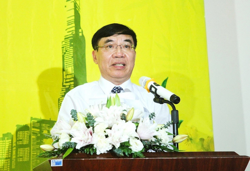 Tổng Lãnh sự Việt Nam tại tỉnh Preah Sihanouk Lại Xuân Chiến phát biểu và gửi lời chúc Tết tới bà con người gốc Việt tại chương trình “Xuân quê hương 2025”. (Ảnh: Quang Anh/TTXVN)