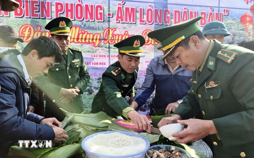 Lễ hội “Bánh chưng xanh” lan tỏa không khí đặc trưng của ngày Tết cổ truyền của dân tộc. (Ảnh: TTXVN phát)