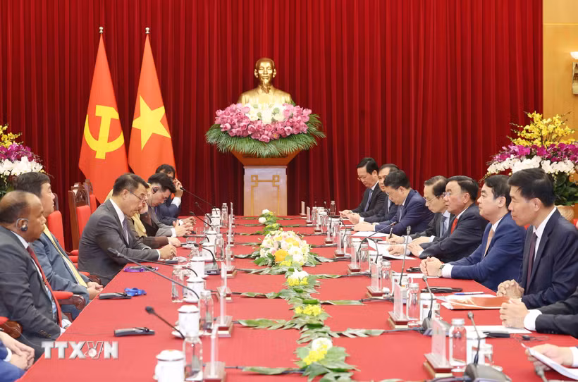 Đồng chí Trần Cẩm Tú, Ủy viên Bộ Chính trị, Thường trực Ban Bí thư, phát biểu tại buổi tiếp Trưởng đoàn các chính đảng các nước ASEAN. (Ảnh: Phương Hoa/TTXVN)