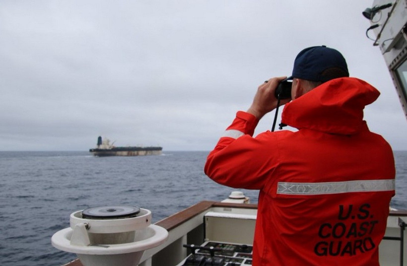 Lực lượng của Mỹ theo dõi tàu Marinera. (Ảnh: Bộ Tư lệnh châu Âu của Mỹ)