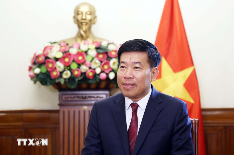 Thứ trưởng Bộ Ngoại giao Nguyễn Mạnh Cường trả lời báo chí trước chuyến thăm cấp Nhà nước tới Lào của Tổng Bí thư Tô Lâm và chuyến công tác của Thủ tướng Phạm Minh Chính tới Lào. (Ảnh: An Đăng/TTXVN)