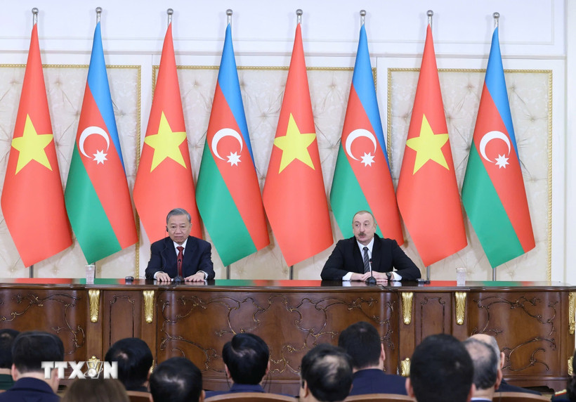 Tổng Bí thư Tô Lâm và Tổng thống Azerbaijan Ilham Aliyev họp báo chung, thông báo kết quả hội đàm. (Ảnh: Thống Nhất/TTXVN)
