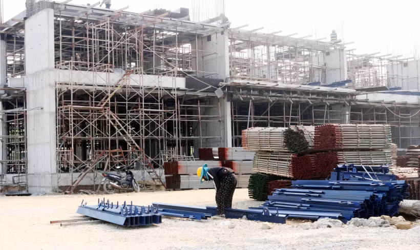 Dự án đầu tư xây dựng khu nhà ở xã hội Phố Cà, xã Thanh Liêm đang được đẩy nhanh tiến độ để hoàn thành trong năm 2026. (Ảnh: Nguyễn Chinh/TTXVN)