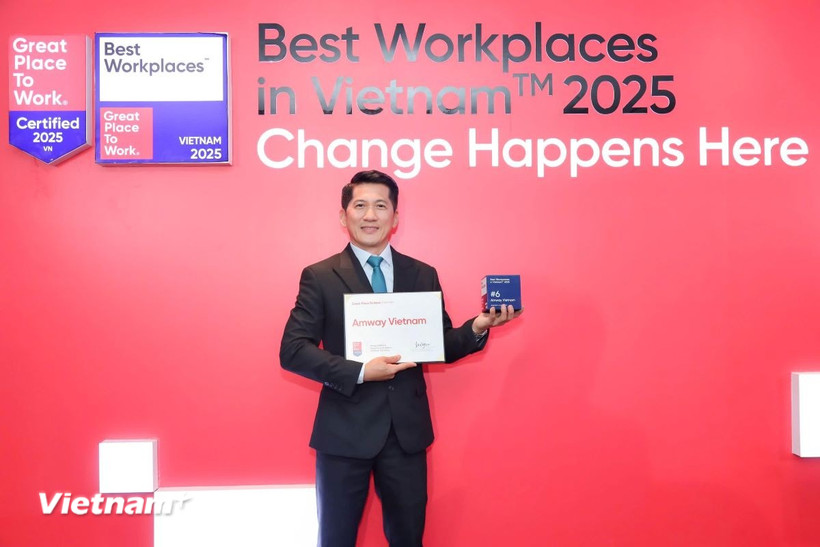 Ông Huỳnh Thiên Triều, Tổng Giám đốc Amway Việt Nam tại lễ trao giải.