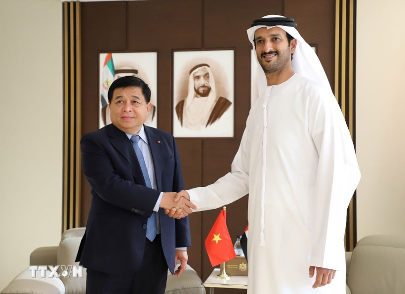 Phó Thủ tướng Nguyễn Chí Dũng tiếp Bộ trưởng Kinh tế UAE Abdulla Bin Touq Al Marri. (Ảnh: Nguyễn Trường/TTXVN)