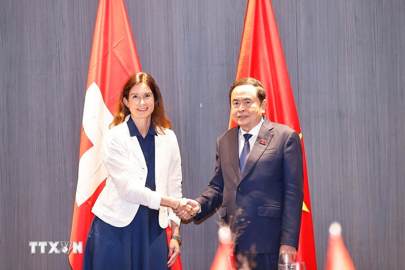 Chủ tịch Quốc hội Trần Thanh Mẫn hội kiến Chủ tịch Hạ viện Thụy Sĩ Maja Riniker. (Ảnh: Doãn Tấn/TTXVN)