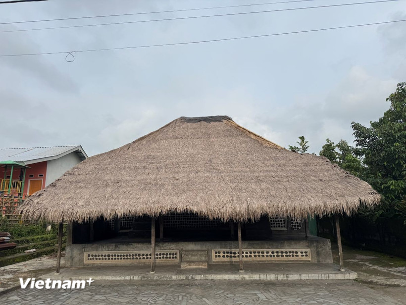 Ngôi nhà cổ 600 năm tuổi ở làng Karang Bayan, Tây Lombok, tỉnh Tây Nusa Tenggara, Indonesia. (Ảnh: Minh Thái/Vietnam+)