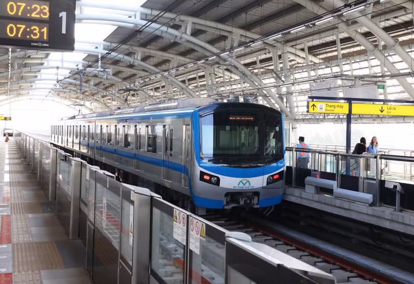 Metro số 1 tại nhà ga. (Ảnh: Hồng Đạt/TTXVN)