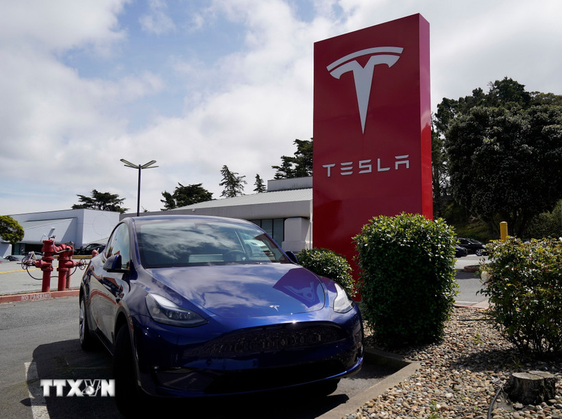Một cửa hàng Tesla ở San Mateo, California, Mỹ. (Ảnh: THX/TTXVN)