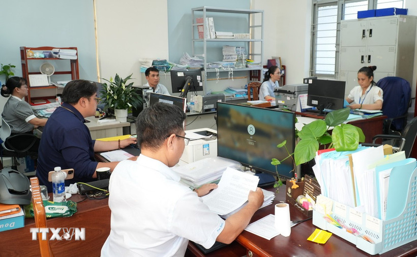 Thành phố Hồ Chí Minh cũng điều động nhân sự từ khối Đảng, Mặt trận Tổ quốc sang làm chuyên môn tại Ủy ban nhân dân cấp xã và ngược lại để tối ưu nguồn lực. (Ảnh: Hữu Duyên/TTXVN)