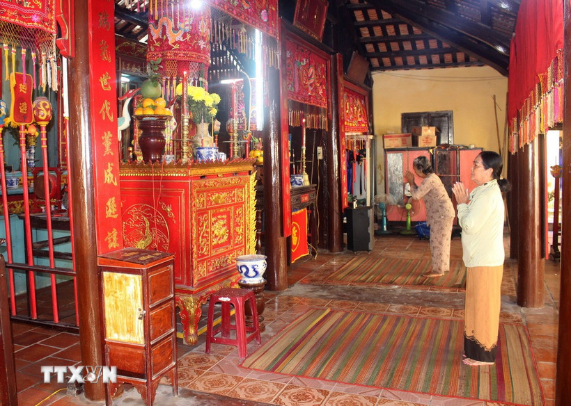 Trải qua hơn 200 năm tồn tại đình Tú Luông vẫn là trung tâm sinh hoạt văn hóa tâm linh, tín ngưỡng không thể thiếu của cộng đồng cư dân vùng biển. (Ảnh: Hồng Hiếu/TTXVN)