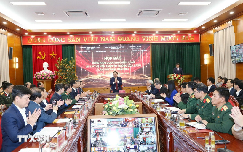 Họp báo triển khai “Cuộc thi chính luận về bảo vệ nền tảng tư tưởng của Đảng lần thứ Năm, năm 2025”. (Ảnh: TTXVN phát)