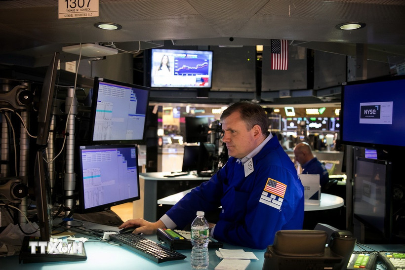 Giao dịch viên tại Sàn giao dịch chứng khoán New York, Mỹ. Ảnh: THX/TTXVN