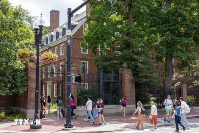Sinh viên tại Đại học Harvard ở Cambridge, Massachusetts, Mỹ. (Ảnh: Getty Images/TTXVN)
